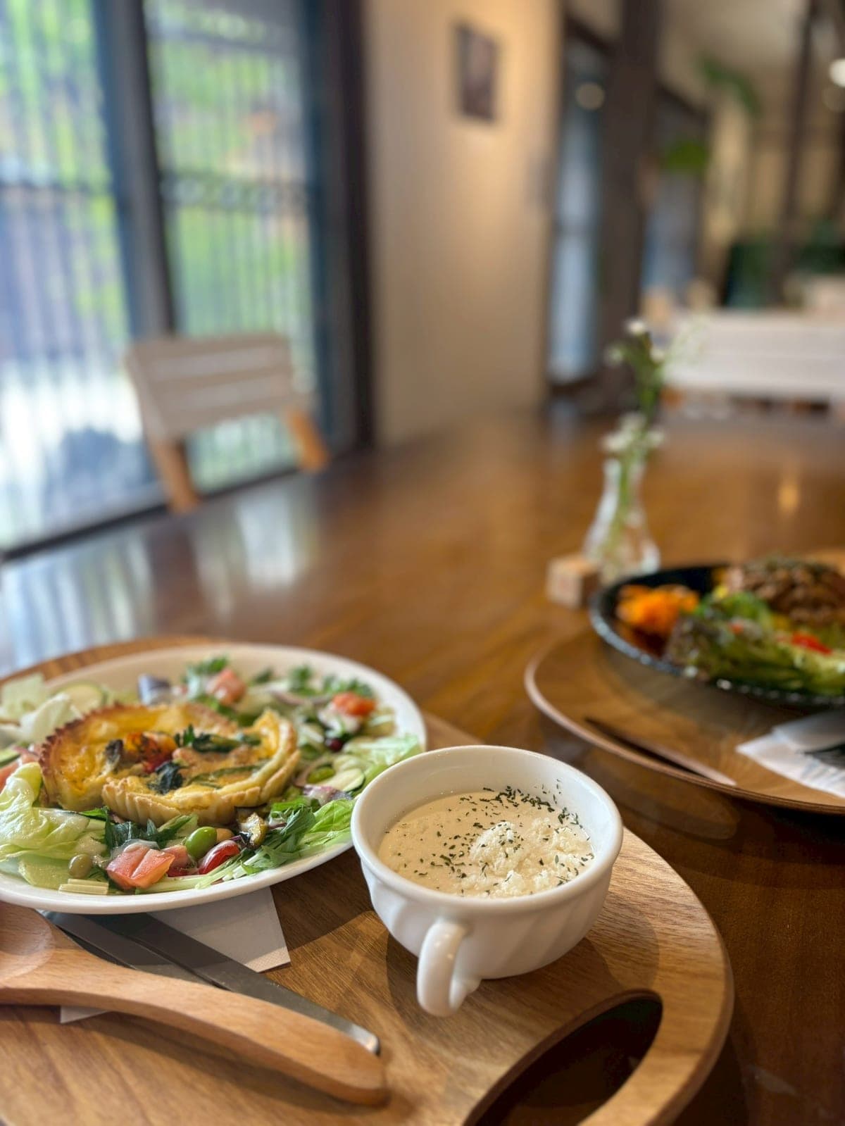 カフェで過ごす休日